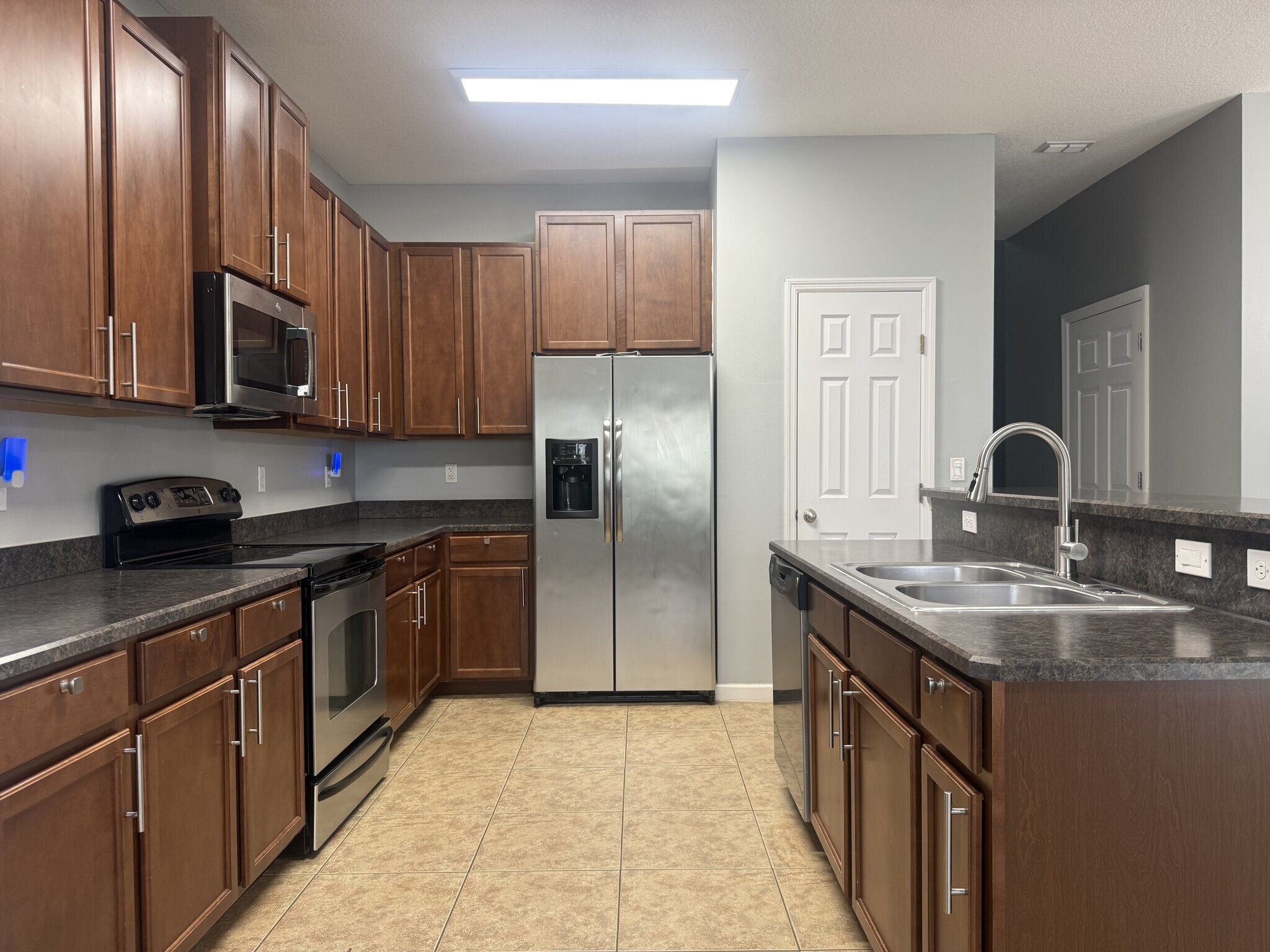 Building Photo - 2745 Revolution St