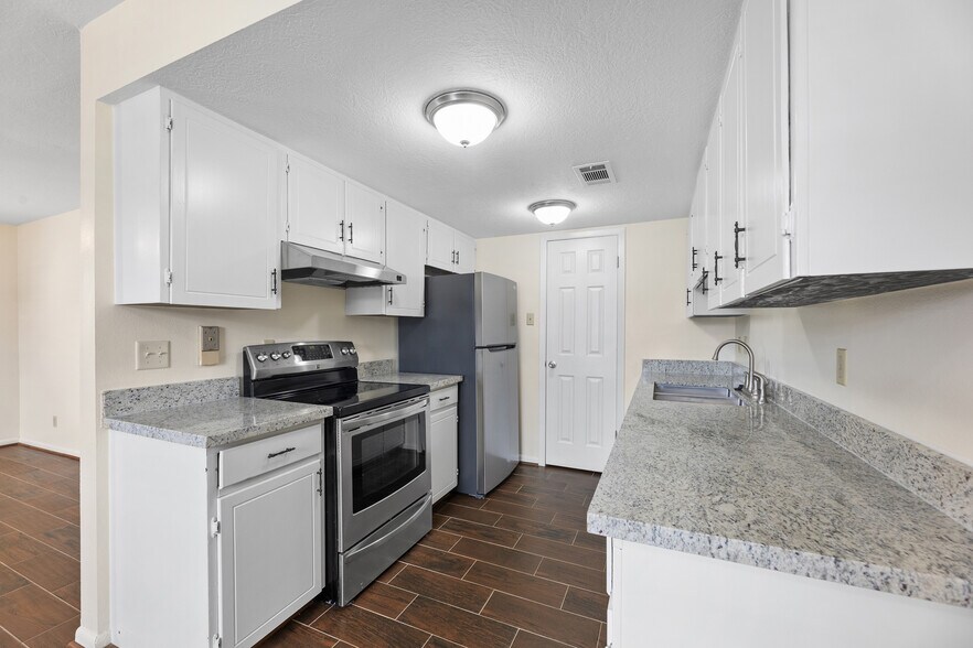 Building Photo - 717 Cedar Bayou Rd