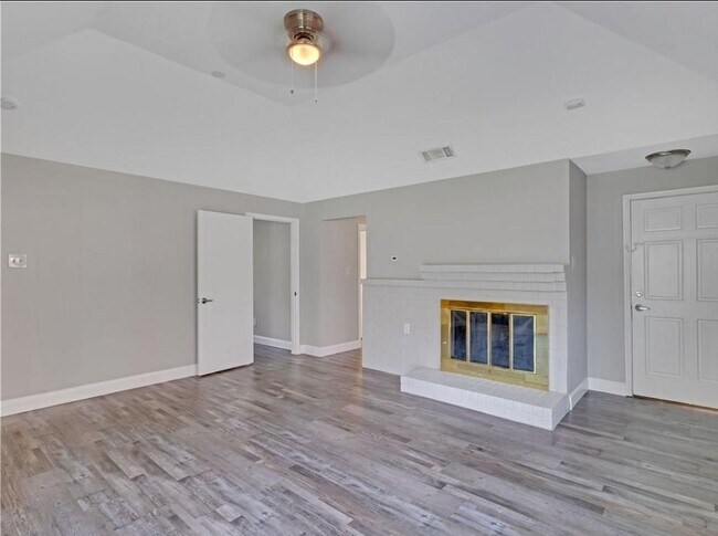 Building Photo - 1614 Doubletree Dr