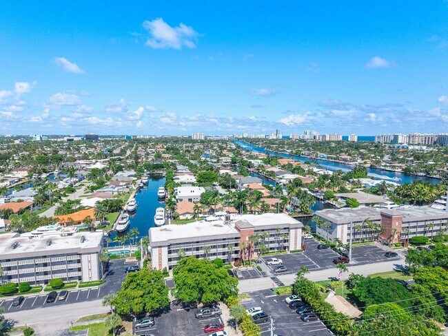 Building Photo - 3111 NE 51st St