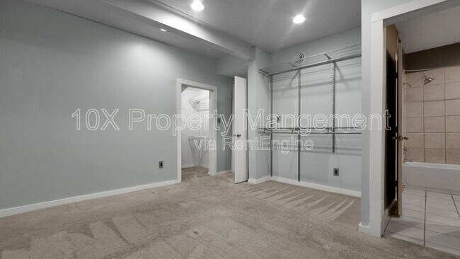 Building Photo - 978 N High St