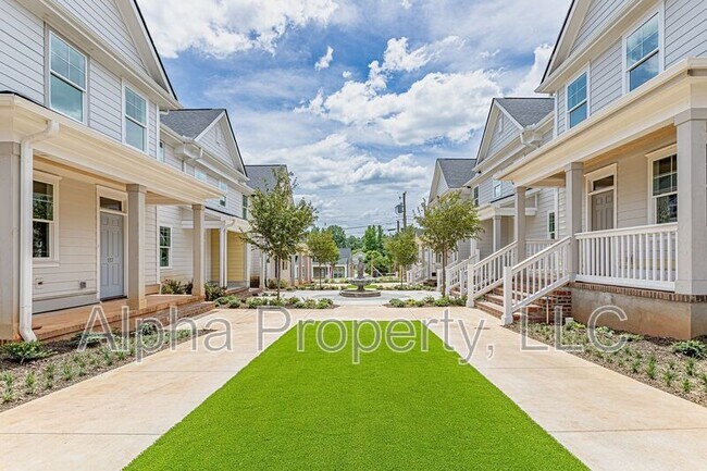 Building Photo - 105 Remount Way