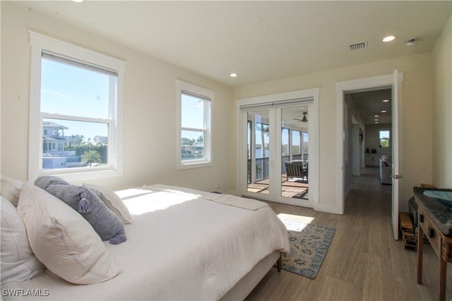 Building Photo - 4879 Esplanade St