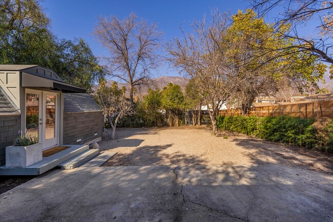 Building Photo - Ojai Funk Zone Hideaway