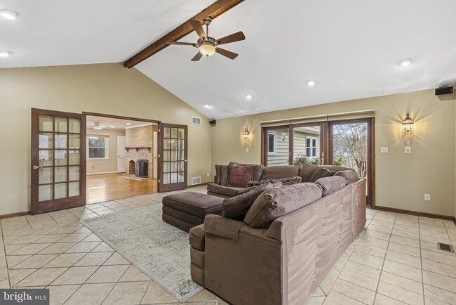 Building Photo - 2713 Wesleyan Dr