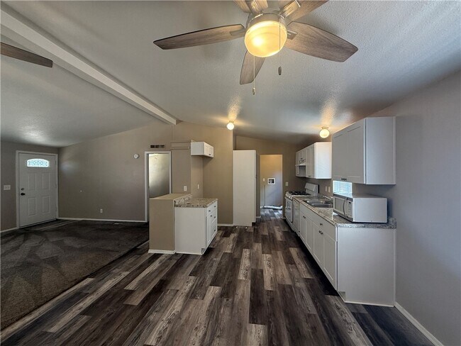 Building Photo - 2150 E Snavely Ave