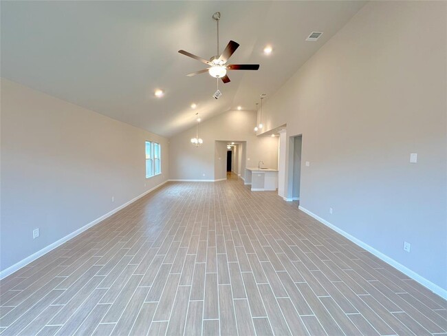 Building Photo - 208 Comet Pointe Dr