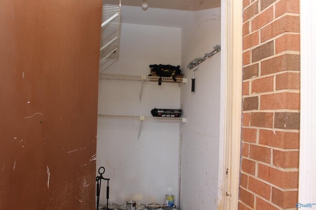 Building Photo - 101 Cresent Circle