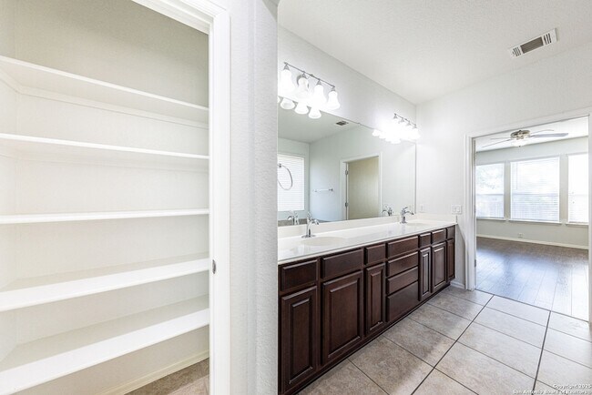 Building Photo - 12606 Texas Gold