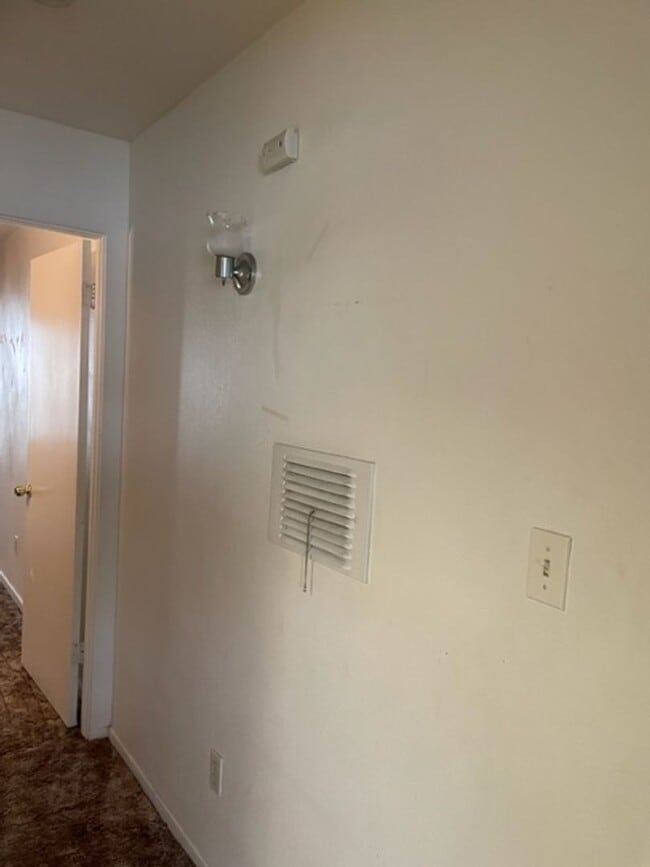 Building Photo - 2 BEDROOM 2 BATH (55+COMMUNITY)