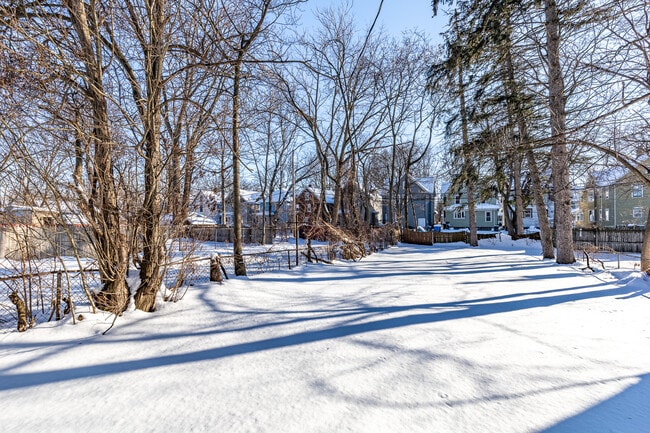 Building Photo - 447 Hawley St