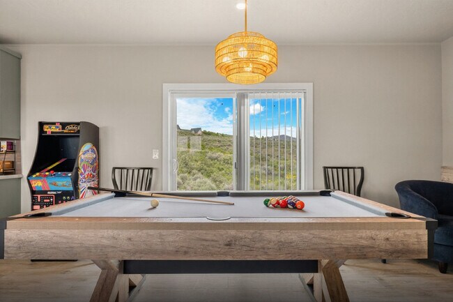 Building Photo - 421 Bluegrass Way