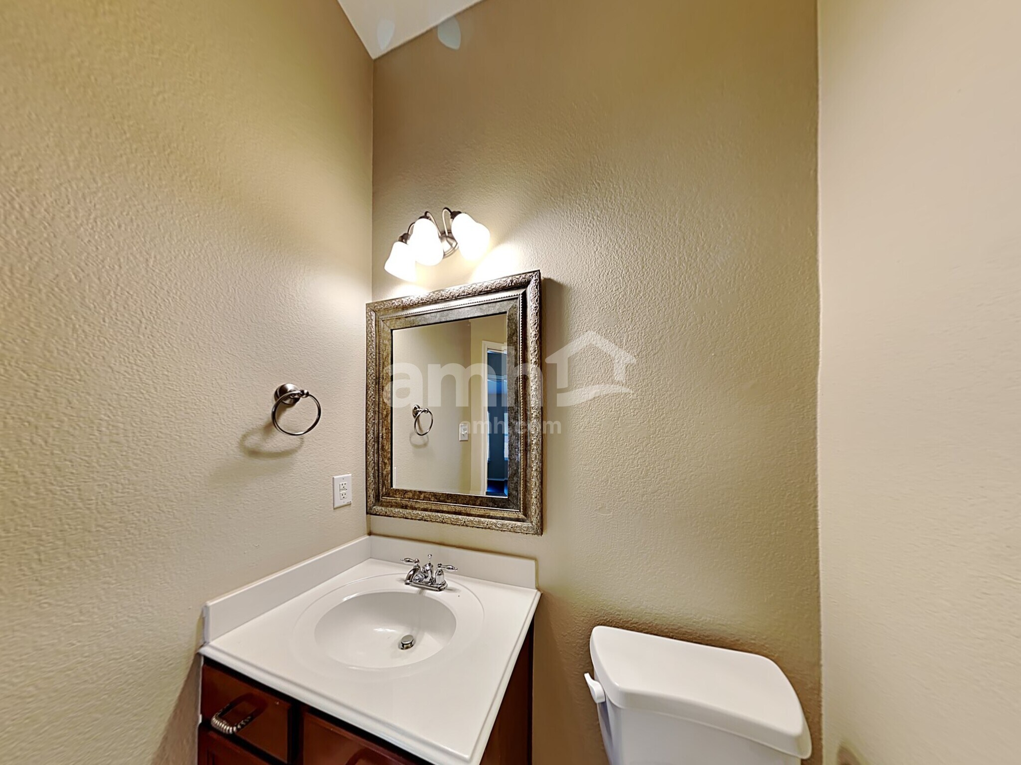 Building Photo - 1117 Luckenbach Dr