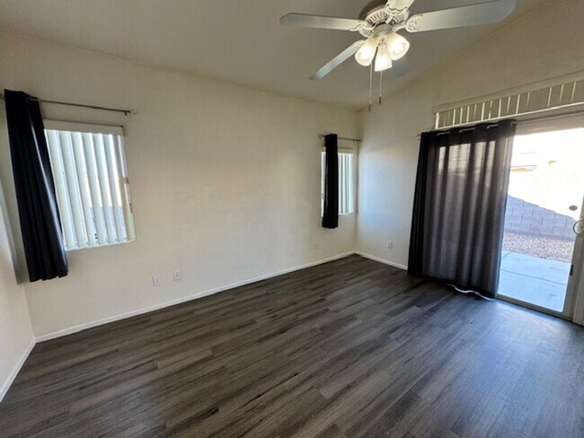 Building Photo - Awesome 3 Bedroom, 2 Bathroom 1 story home...