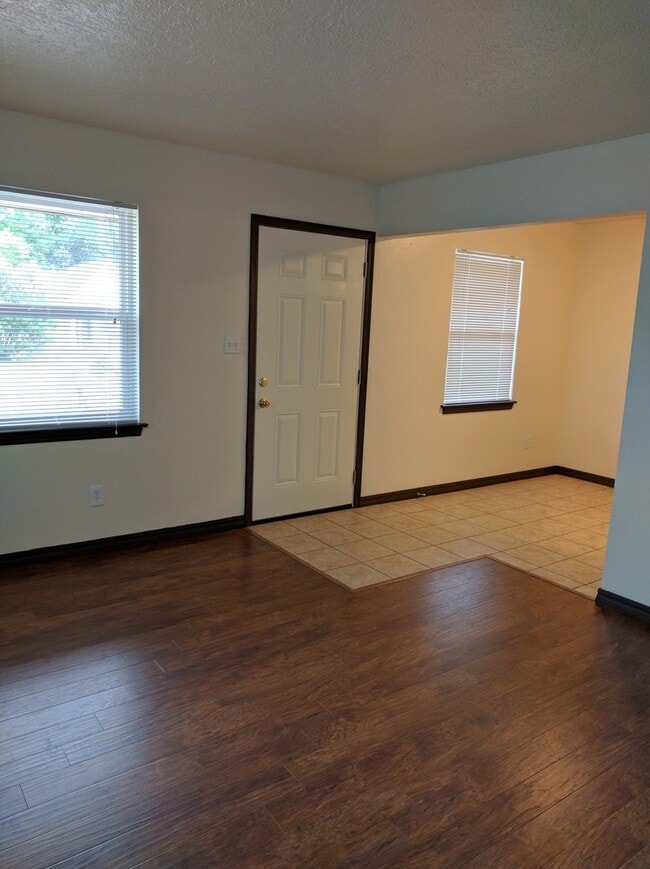 Building Photo - 603 E Eufaula St