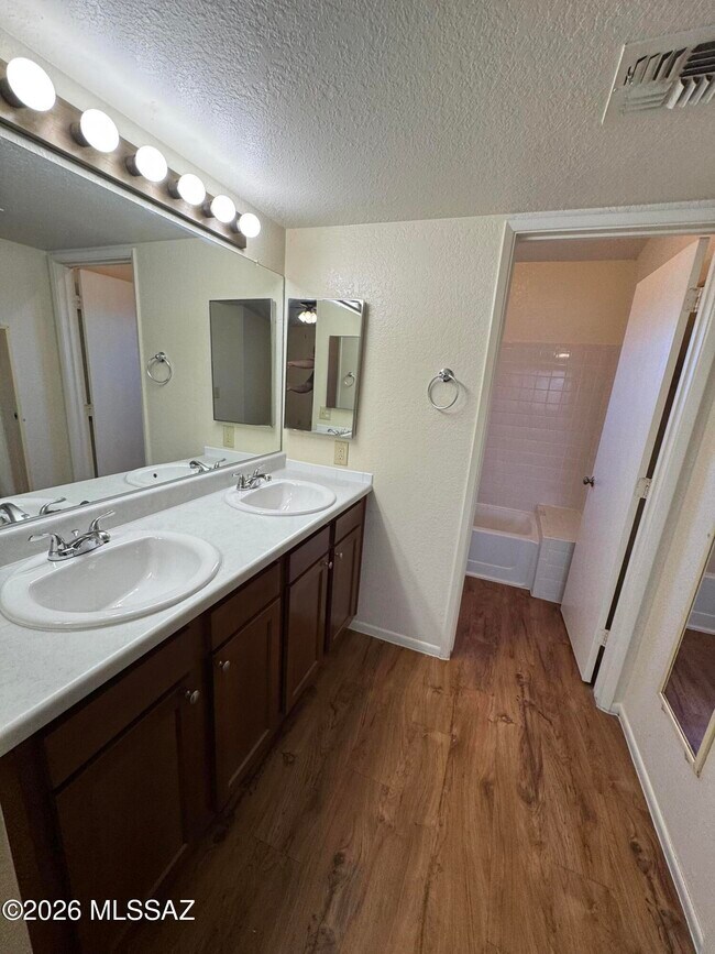 Building Photo - 5200 W Wood Owl Dr