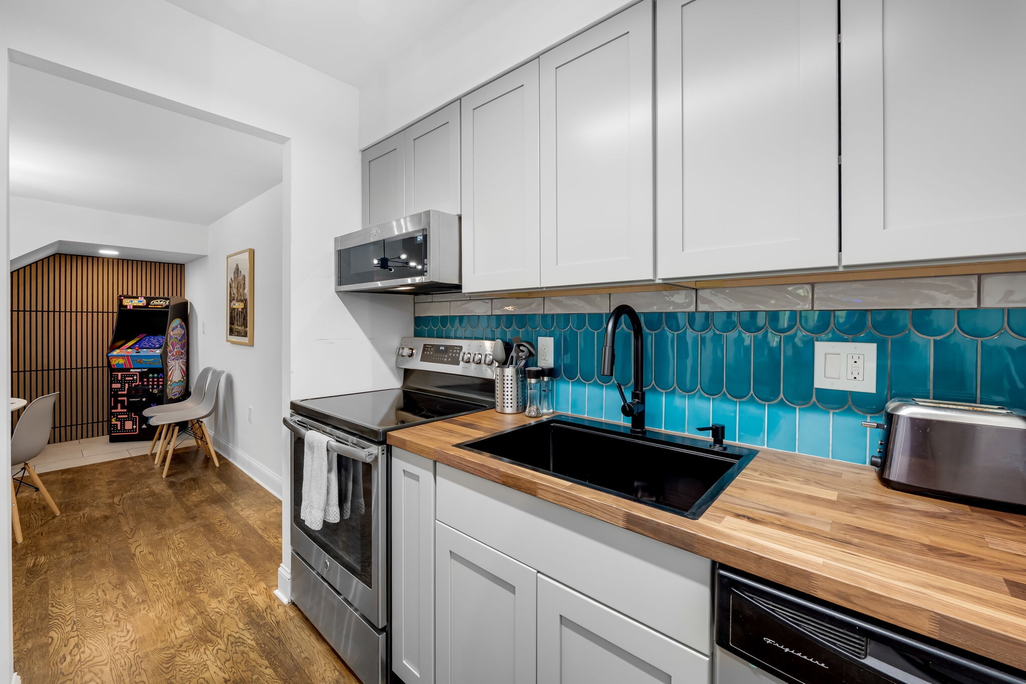 Building Photo - 21 Andrew Pl