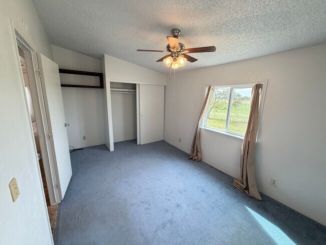 Building Photo - Secluded country home w/ 2-car garage