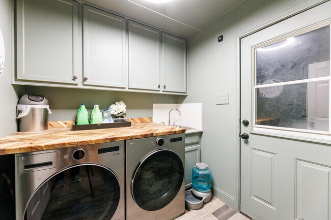 Building Photo - 6037 72nd St