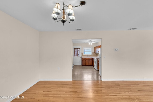 Building Photo - 164 Charlotteville Dr S