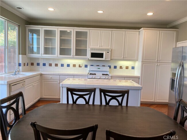 Building Photo - 1686 Goldenrod Ave