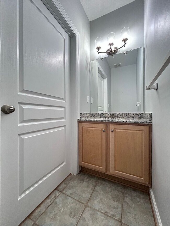 Building Photo - Gated community on the bay side of Shore Dr! "ASK ABOUT OUR ZERO DEPOSIT"