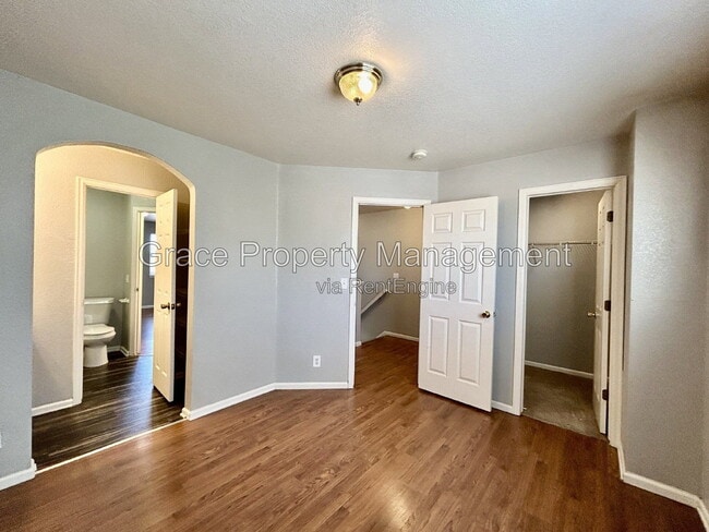 Building Photo - 424 W 91st Cir