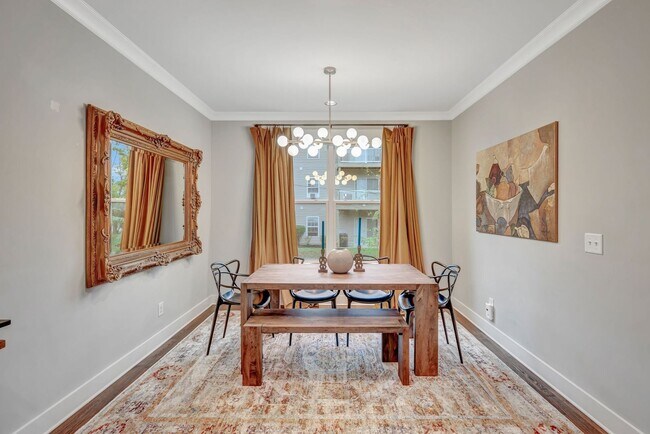 Building Photo - 3 Bed/ 3.5 Bath Townhome in Wedgewood with...