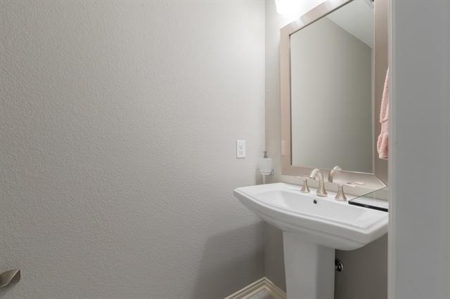Building Photo - 640 Creekway Dr