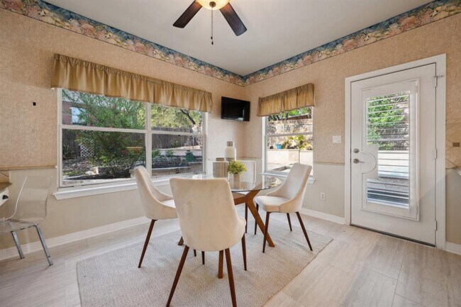 Building Photo - 9907 Spicewood Mesa