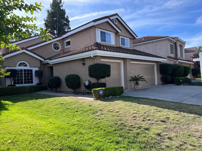 Primary Photo - Spacious Two Story Near Johansen High School