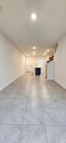 Building Photo - 545 Running Wds St