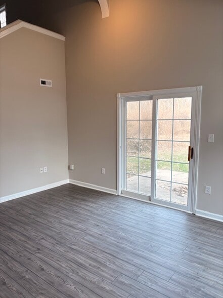 Building Photo - 10738 N Park Ave