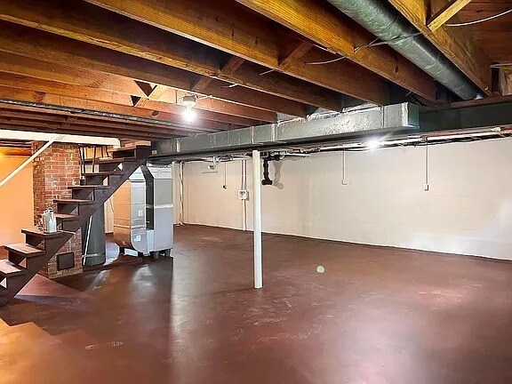 Building Photo - 5501 Kratzville Rd