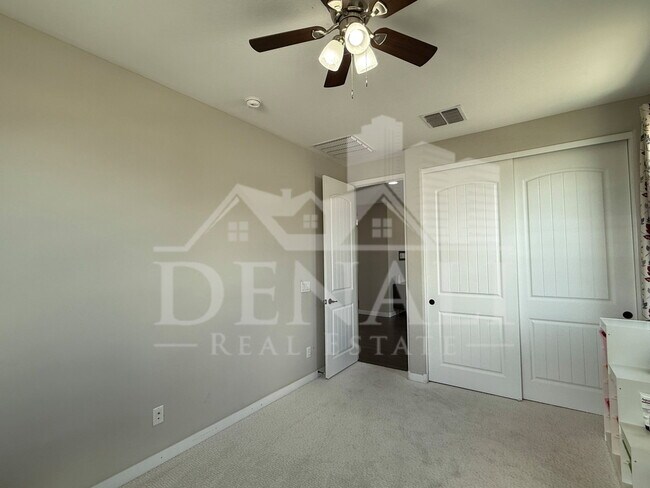 Building Photo - 1729 W Myrna Ln