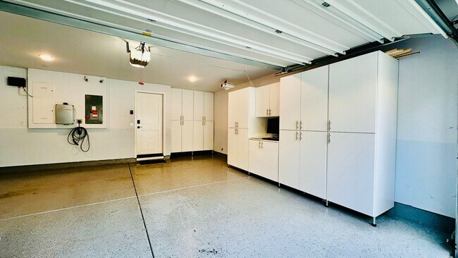 Building Photo - 436 Persimmon Cmn