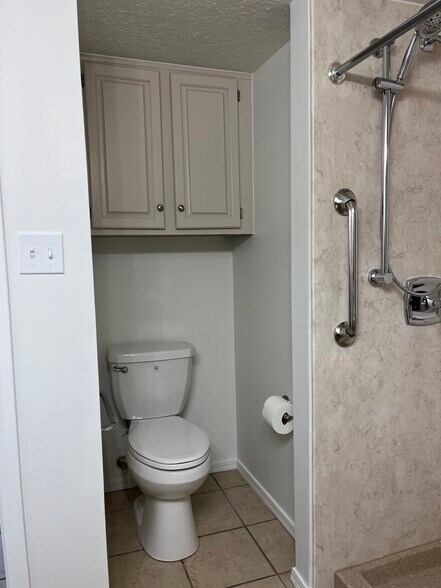 Building Photo - 9107 S Urbana Ave