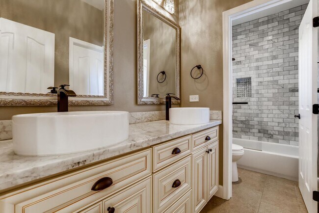 Building Photo - Stunning 4 Bedroom /4bath in Summerlin
