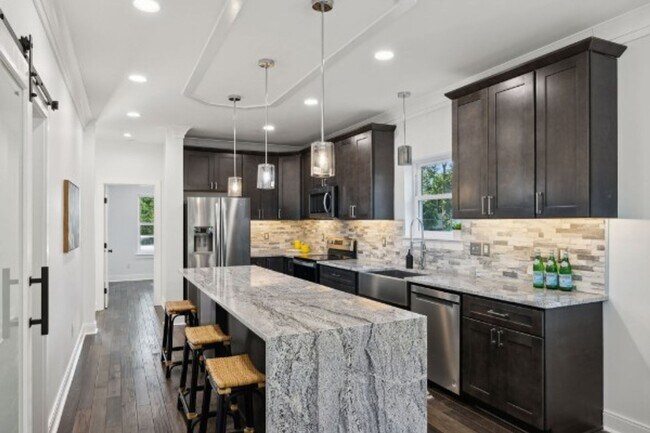 Building Photo - Brand NEW East Nashville 3 bedroom/3.5 bat...