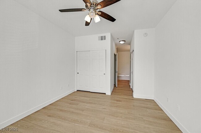 Building Photo - 2291 W Horizon Ridge Pkwy