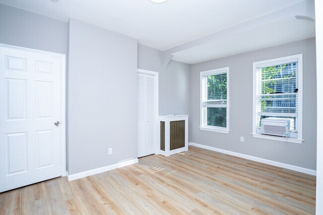 Building Photo - 15-17 Saunders St