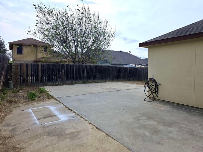 Building Photo - 615 John Adams Rd