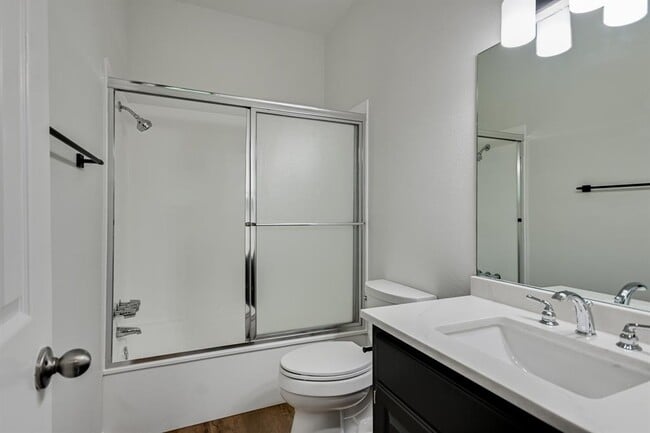 Building Photo - 1307 Kinney Ave