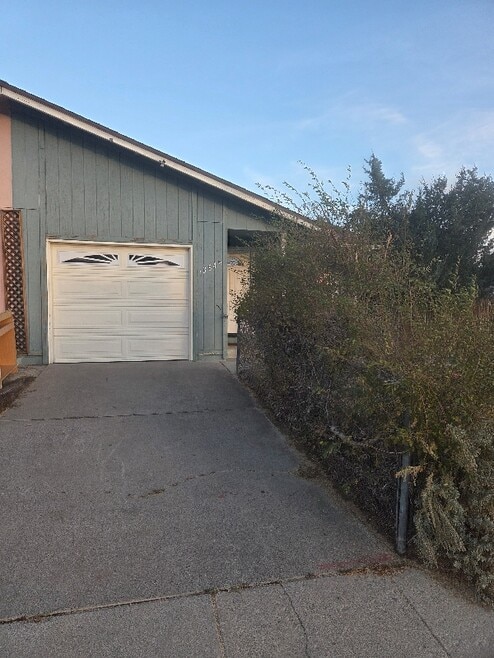 Building Photo - 13840 Mt Babcock St