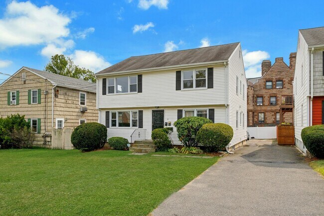 Primary Photo - 22 Hackett Cir N