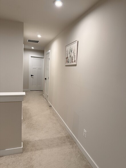 Walkway to 3 bedrooms - 3212 Vanessa Dr