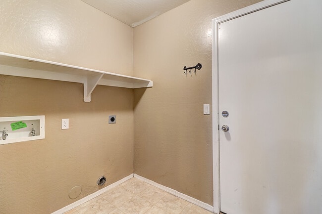 Building Photo - 12060 W Dahlia Dr