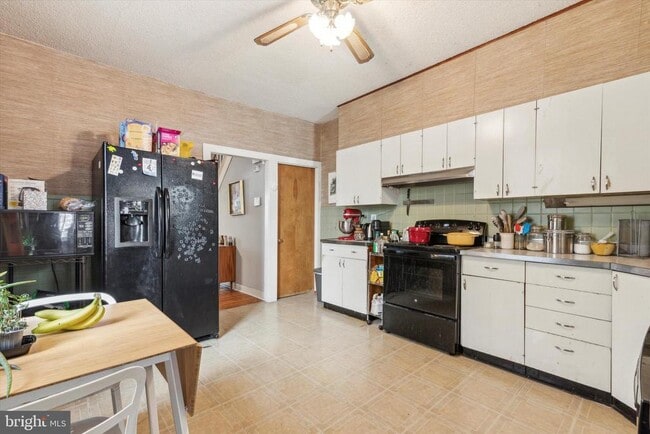 Building Photo - 123 Kalos St