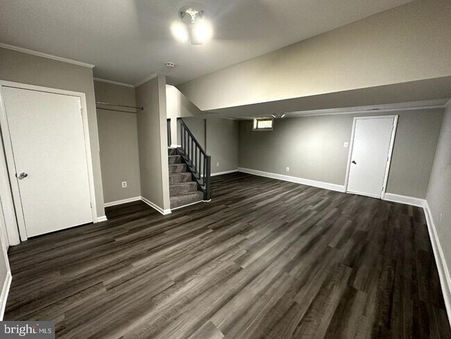 Building Photo - 8121 Fenwick Ct