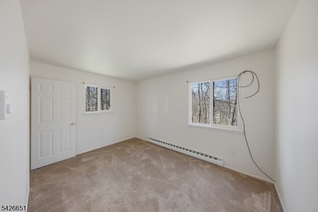 Building Photo - 15 Karen Rd